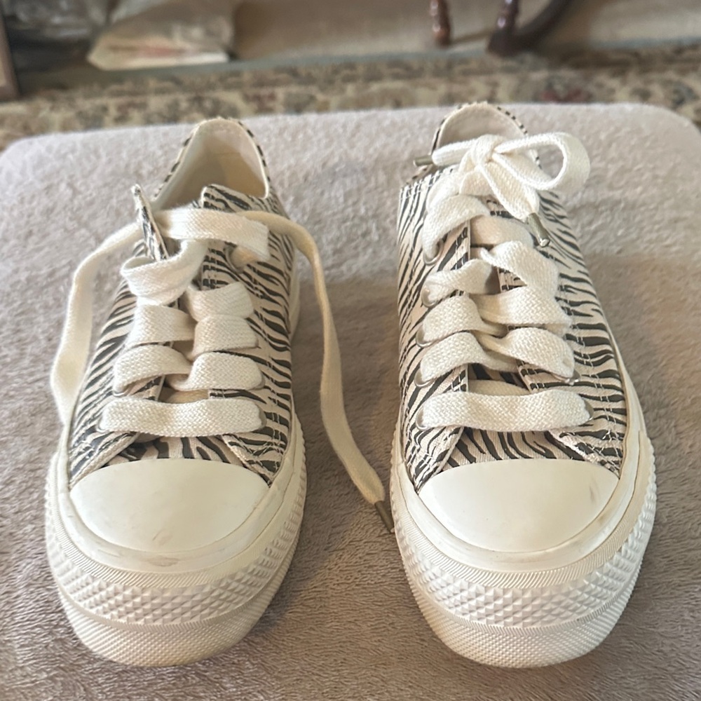 Converse Low Top Sneakers in White with Black Zebra Print